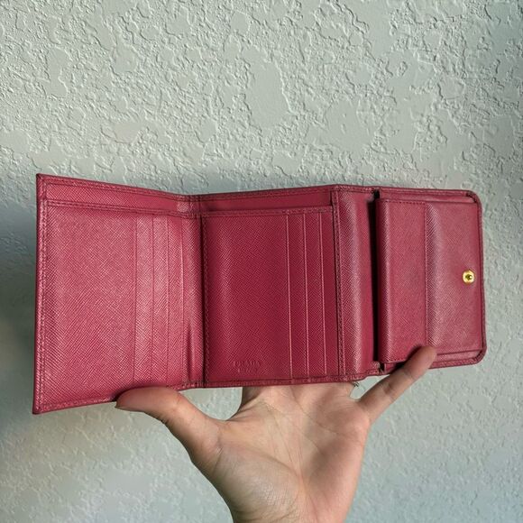 Prada Milano Made in Italy Pink Snap Wallet - Picture 2 of 13